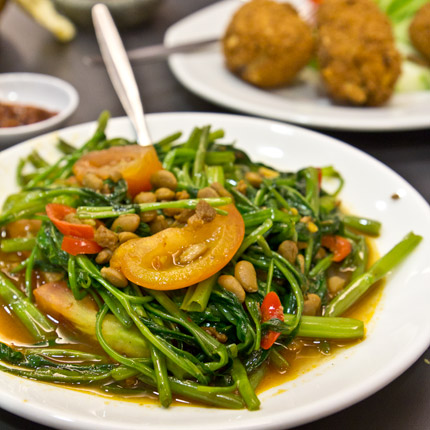 Indonesian Food Restaurant Singapore on Authentic Indonesian Cuisine In Singapore At Warung Lele Restaurant