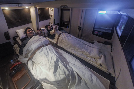 Singapore Airlines Suites SQ12 SIN-NRT Double Bed